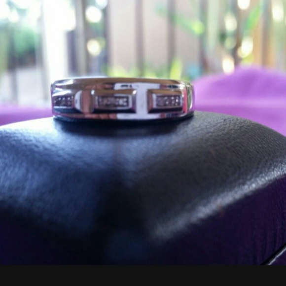 Men's Wedding Band - Picture 2 of 2
